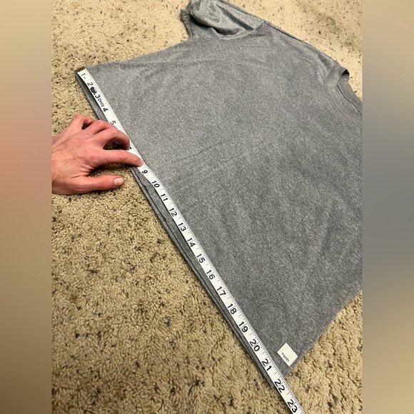 Vuori Women’s Energy Tee , size M, Gray - Picture 2 of 4